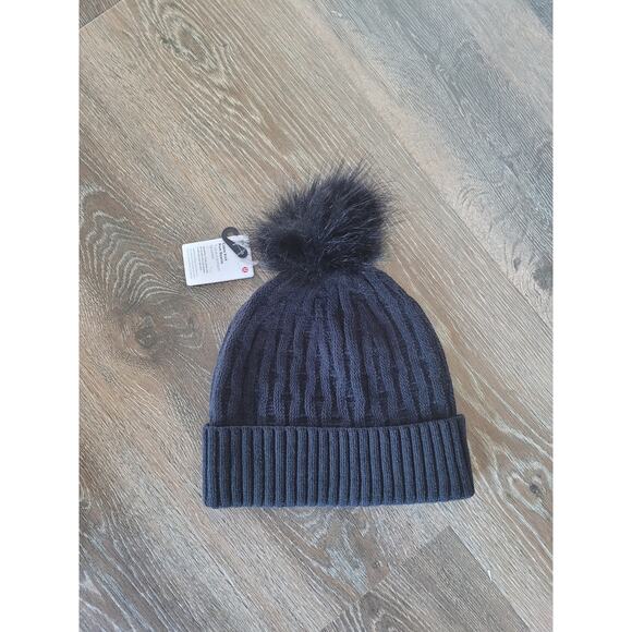Lululemon Women's Black Cable‎ Knit Pom Beanie #4 - Picture 1 of 2